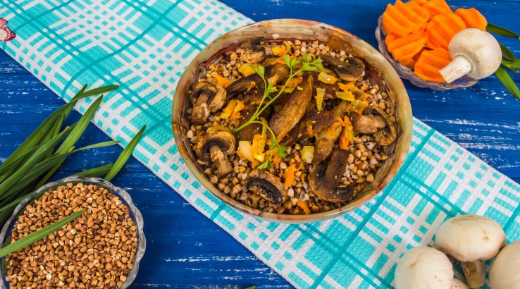 Гречка з м'ясом і грибами