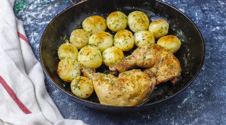 Молода картопля з куркою