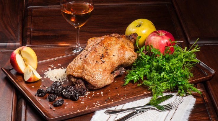 Качка з чорносливом