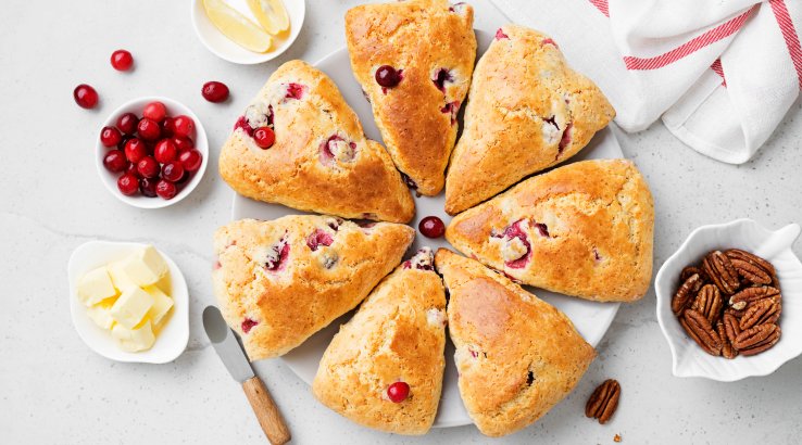 Скони з черешнями