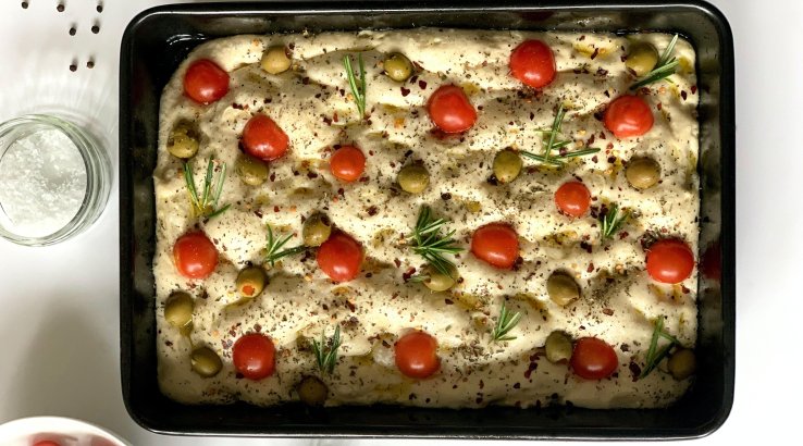 Фокача з томатами і оливками