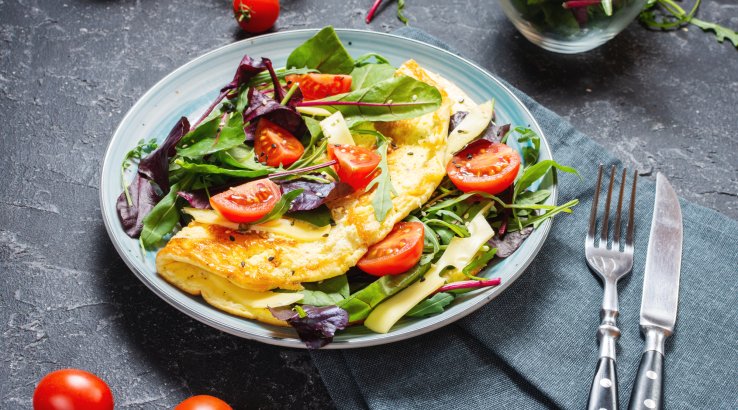 Омлет з помідорами черрі та сиром