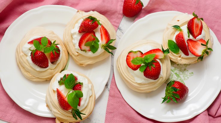 Безе з полуницею