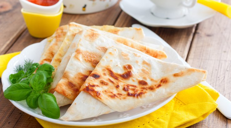 Конвертики з лаваша з лососем: рецепт