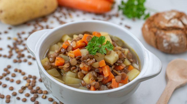 Тушковані коренеплоди зі сочевицею