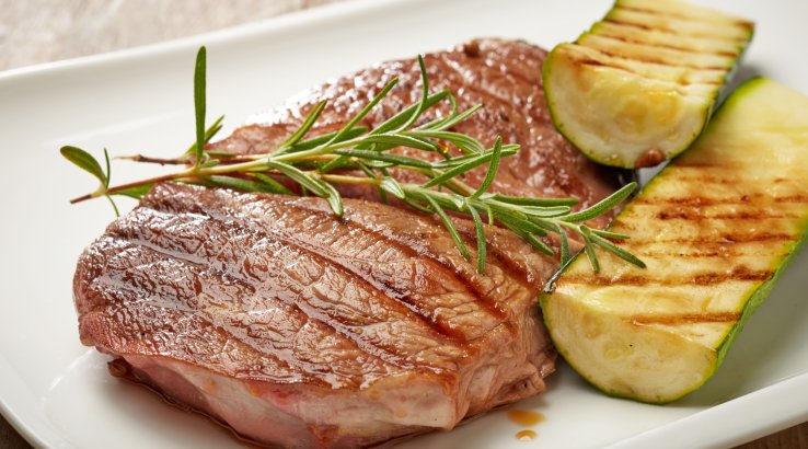 Яловичий стейк з цукіні