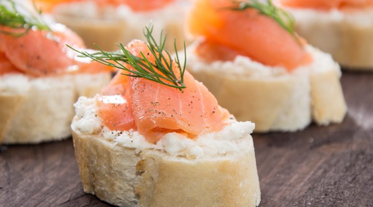 Канапе з лососем і сиром