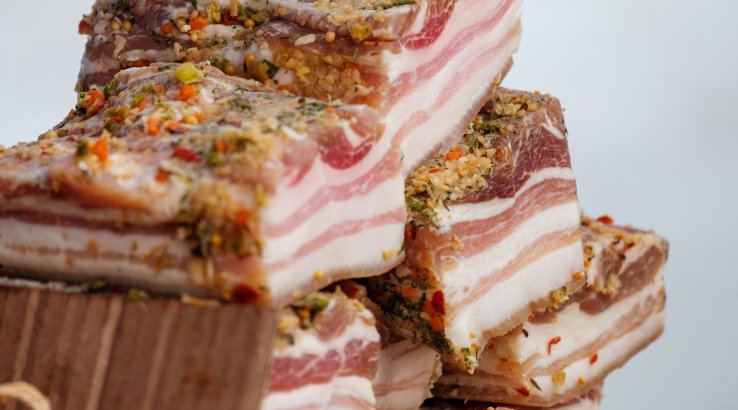 Генеральське сало в аджиці