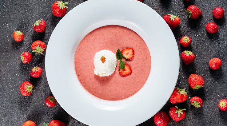 Холодний суп з полуницею