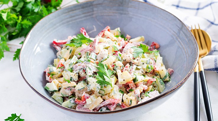 салат с грибами и курицей