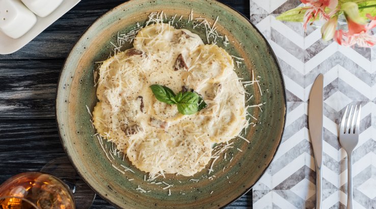 Равіолі з кисломолочним сиром і шинкою