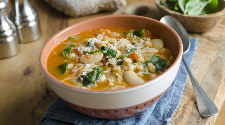 Перловий суп з квасолею і овочами