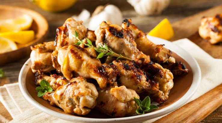 Часникові крильця на сковороді