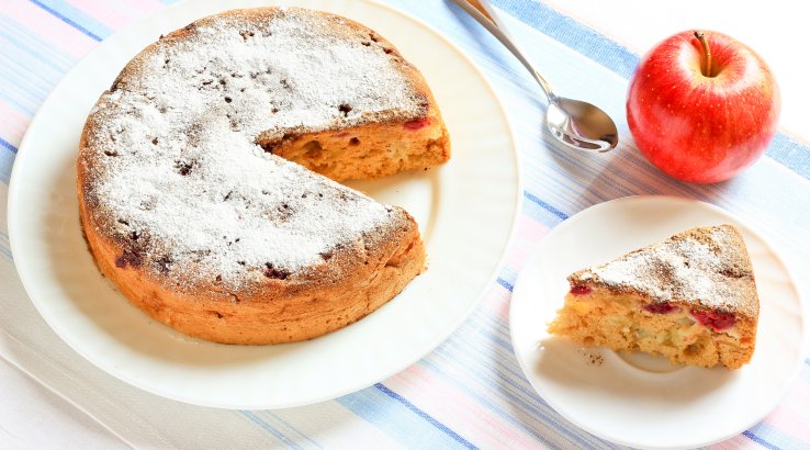 Шарлотка на молоці