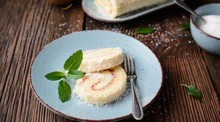 Рулет з нектарином і кокосом