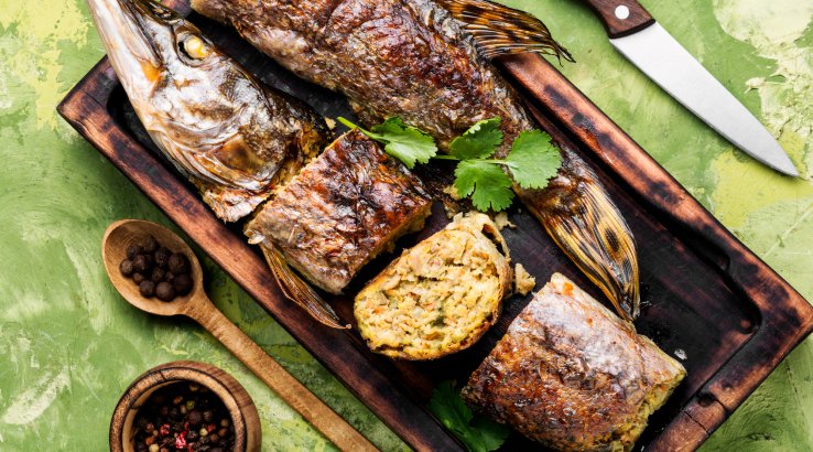 Щука фарширована кускусом