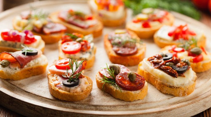 Грінки з маринованими овочами