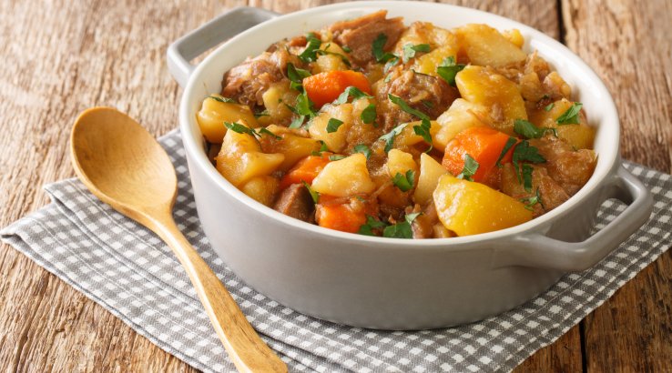 Тушкована молода картопля з м’ясом