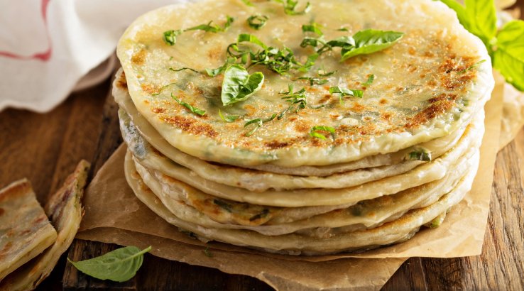 Млинці з кисломолочного сиру із зеленню