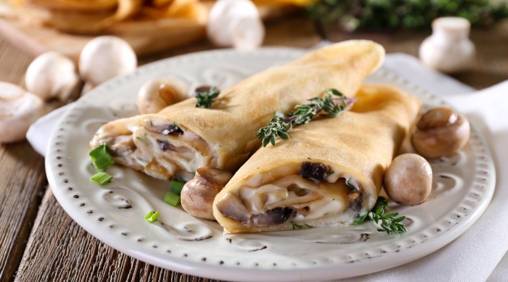 Млинці з помідорами і грибами рецепт