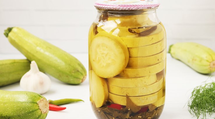 Пікантні кабачки з чилі на зиму