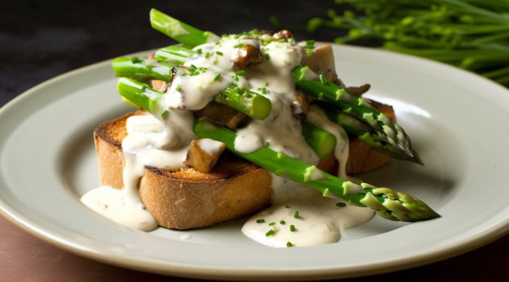 Спаржа на тості