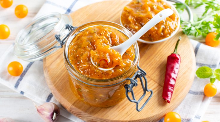 Соус ткемалі із жовтої аличі на зиму