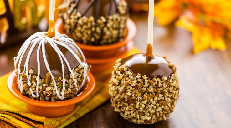 Яблоки в шоколаде с орешками