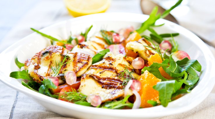 салат з сиром халумі