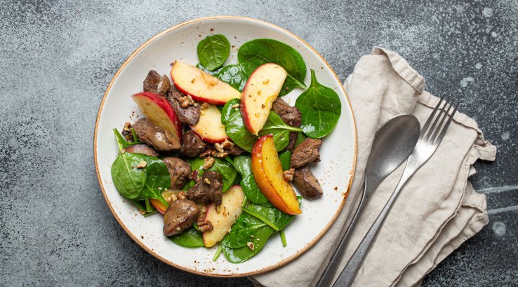 Салат з печінкою і яблуками