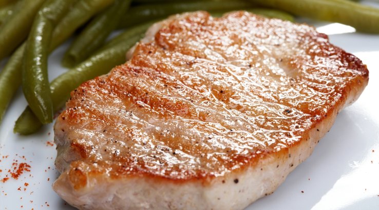 Свинячі відбивні з пряною скоринкою