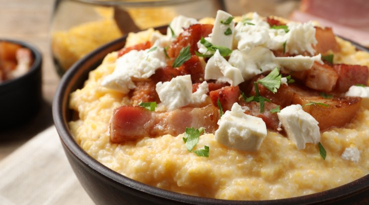 банош зі шкварками і бринзою