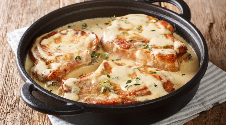 Шніцелі з овочами під вершковим соусом