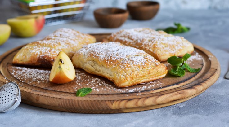 Пуфи з яблуками та корицею: рецепт