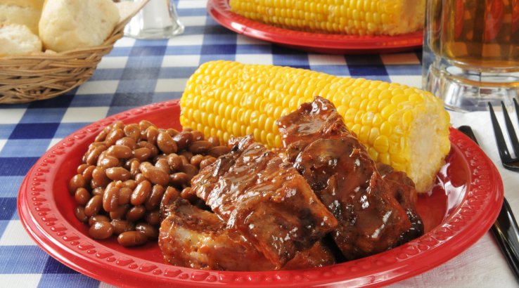 Квасоля з реберцями у горщику