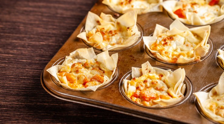 Мінікіші з броколі та томатами