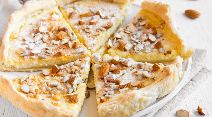 Мигдалевий тарт з малиновим варенням