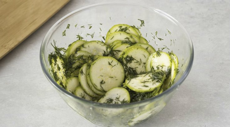 Простые маринованные кабачки в пакете — экспресс-рецепт