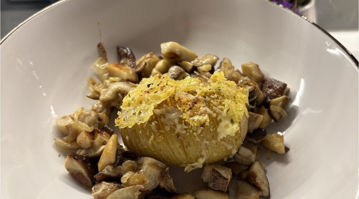 Картопля з білими грибами