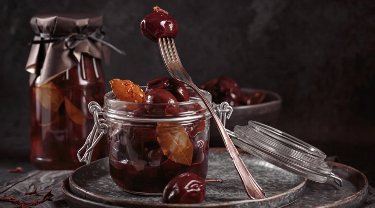 Закусочні мариновані сливи
