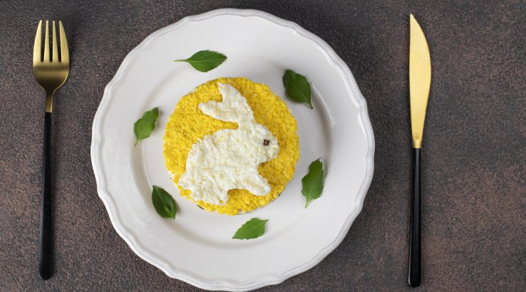 салат "Кролик" з анансом й яйцями