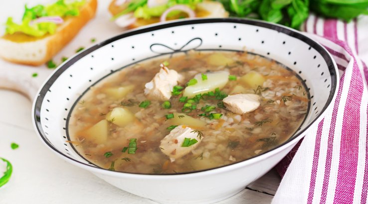 Гречаний суп з куркою