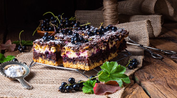 Пиріг зі смородиною на пісочному тісті