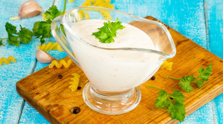 Сметанний соус із цибулею і часником