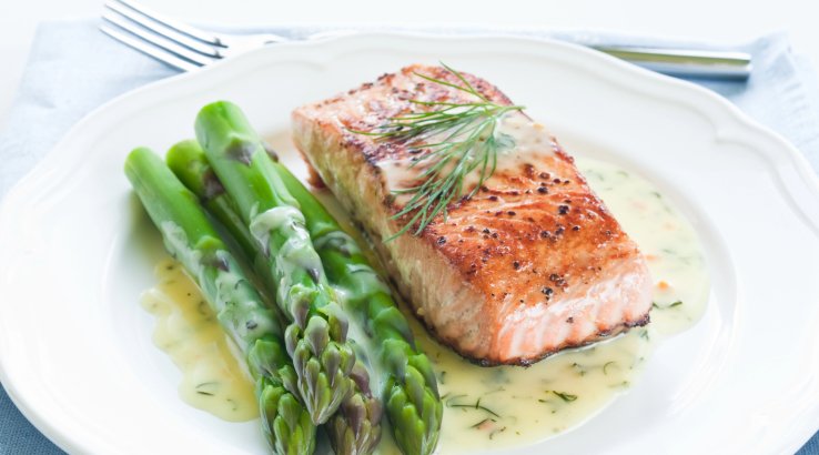 Лосось зі спаржею