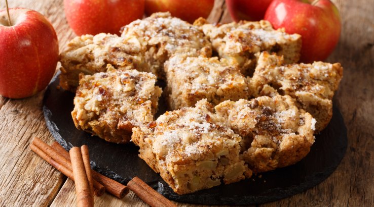 Лінива шарлотка з манкою