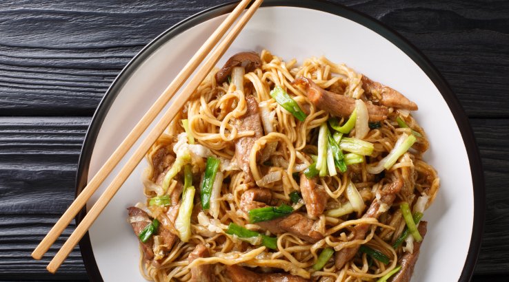 Смажена локшина з куркою