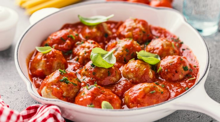 Курячі мітболи з овочевим соусом