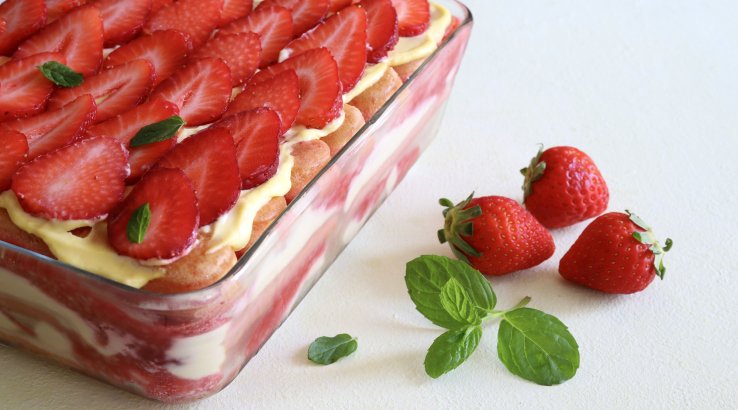 Полуничне тирамісу