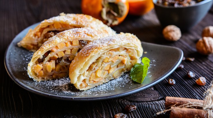 Штрудель з хурмою рецепт